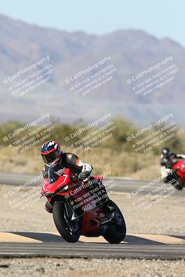 media/Dec-01-2025-Moto Forza (Mon) [[2daa91e15f]]/3-Beginner Group/Session 3 (Turn 3)/